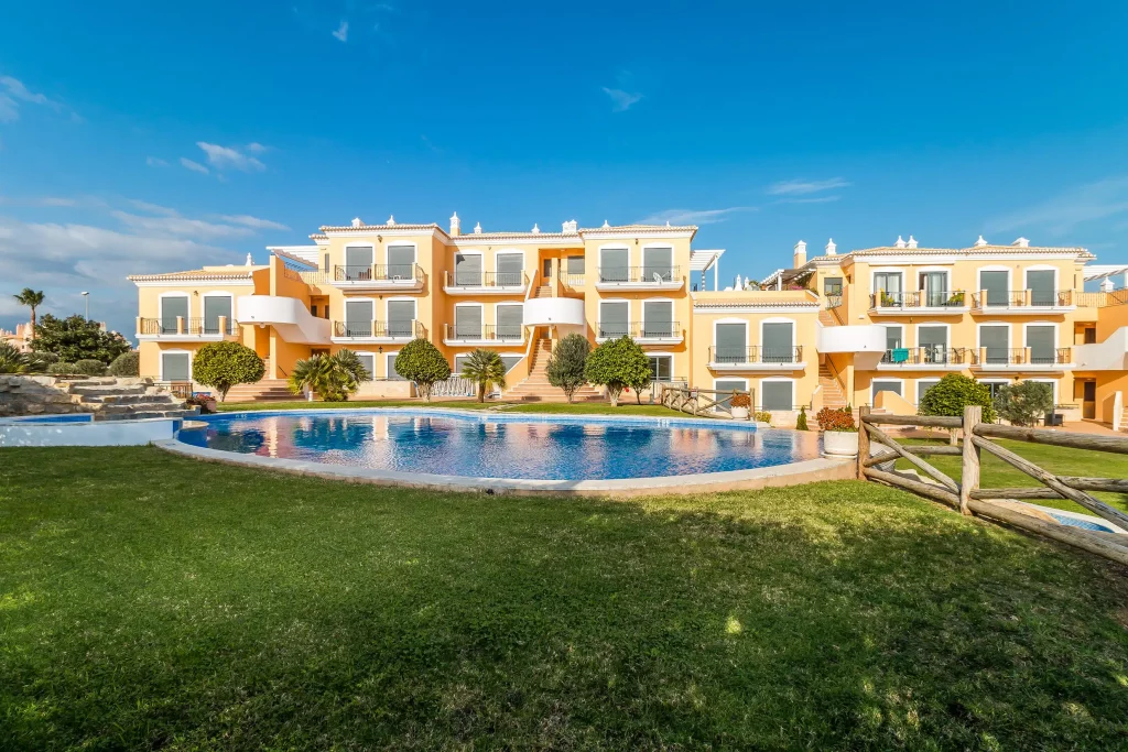 Apartamento T2 com piscina, estacionamento e arrecadação na Quinta do Paiva, Albufeira - foto 1