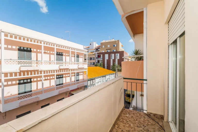 Apartamento T3 a 200 metros da praia de Armação de Pêra e a 50 metros do mercado - foto 8