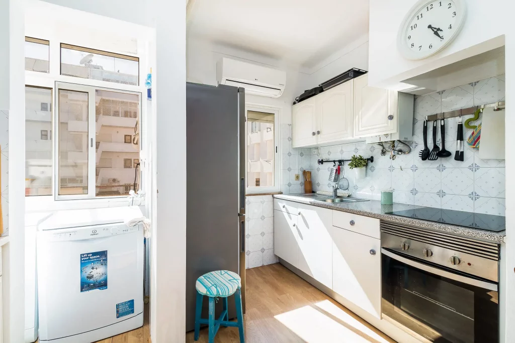 Apartamento T3 a 200 metros da praia de Armação de Pêra e a 50 metros do mercado - foto 1