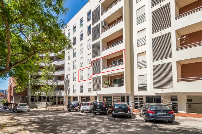 Apartamento T2 na Encosta da Marina em Portimão. A 700 mts da Praia da Rocha! - foto 2
