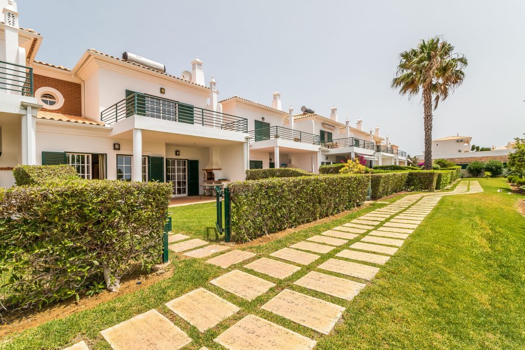 Moradia T3 em condomínio com piscina no Algarve - foto 1