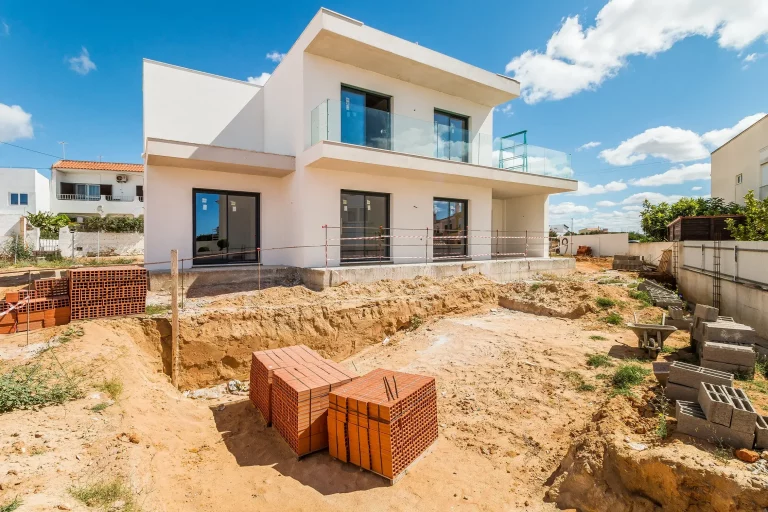 Moradia T3 em Pêra, lote com 700 m2. Em construção. - foto 17