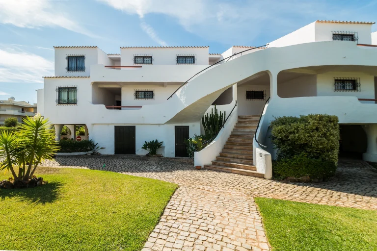 Vendido – T1 no Edifício Solar das Palmeiras em Vilamoura - foto 2