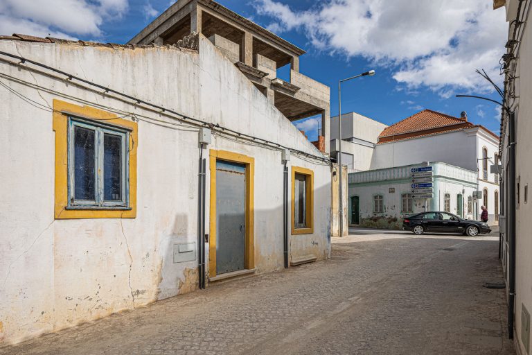 Imóvel para recuperar com 254 m2 no centro da vila de Pêra, Silves - foto 2