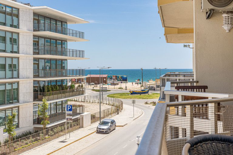 Apartamento T2 em Armação de Pêra. Vista-mar.