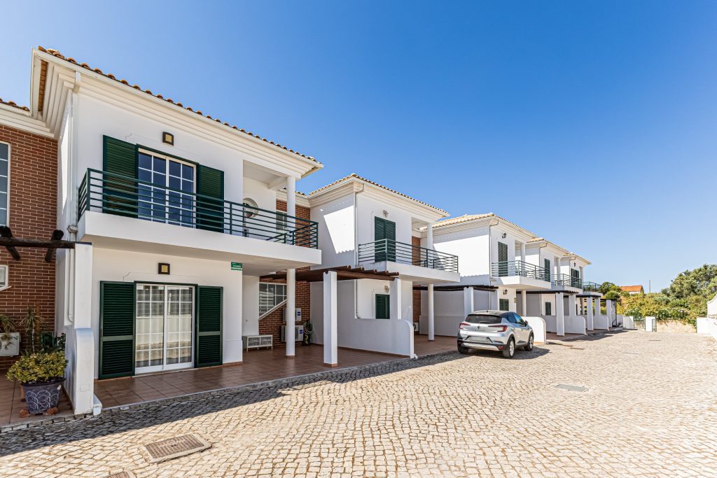 Moradia com 3 quartos com piscina – Alcantarilha - foto 1