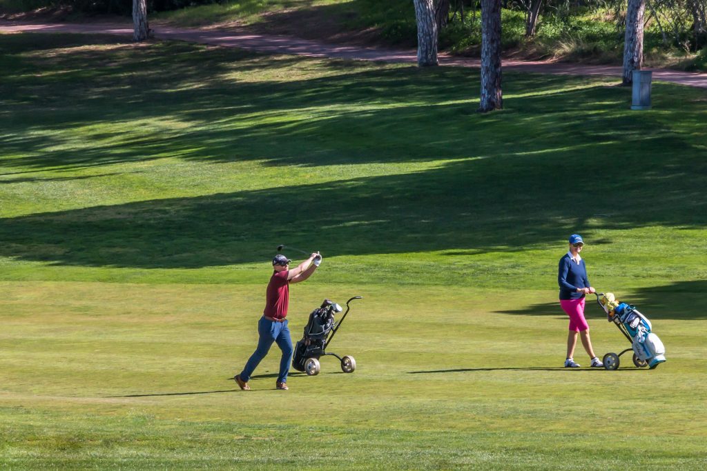Jogadores num campo de golfe em Vilamoura